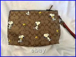 NEW Coach X Peanut Large Carry All Charlie Pouch Wristlet WithSnoopy Print