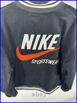 Nike Sportswear Embroidered Logo Size Large